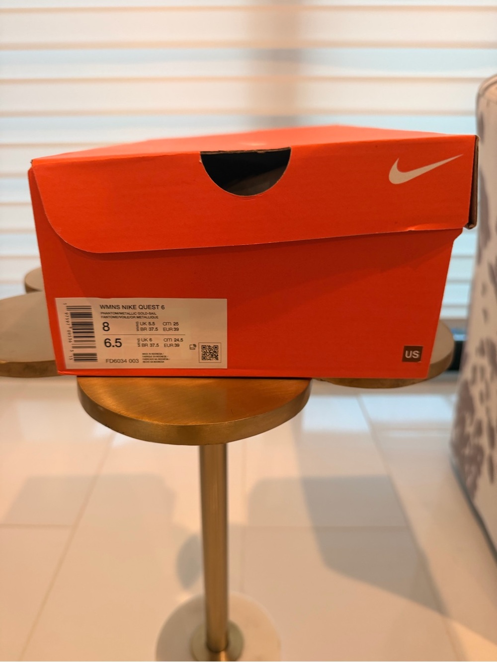 Nike Women’s Running Shoe - Cream with Gold Swoosh Quest 6 - Picture 5 of 6